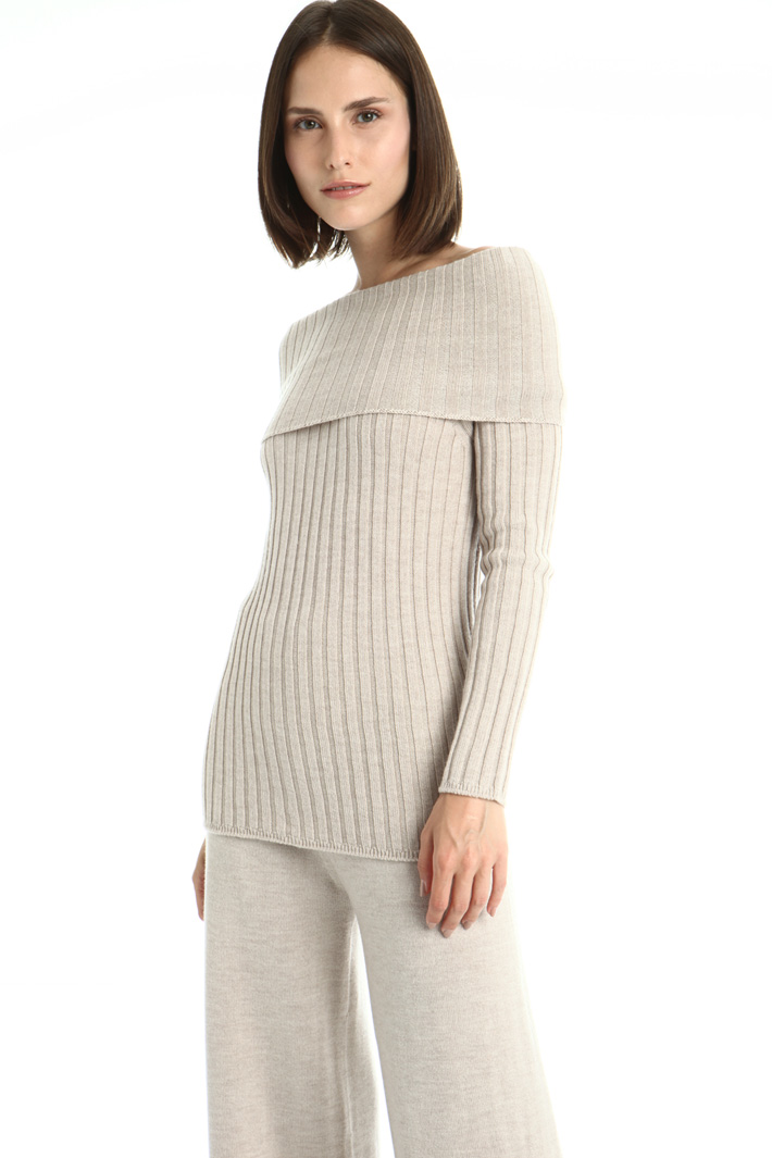 Off-shoulder wool sweater Intrend Off-shoulder wool sweater Intrend