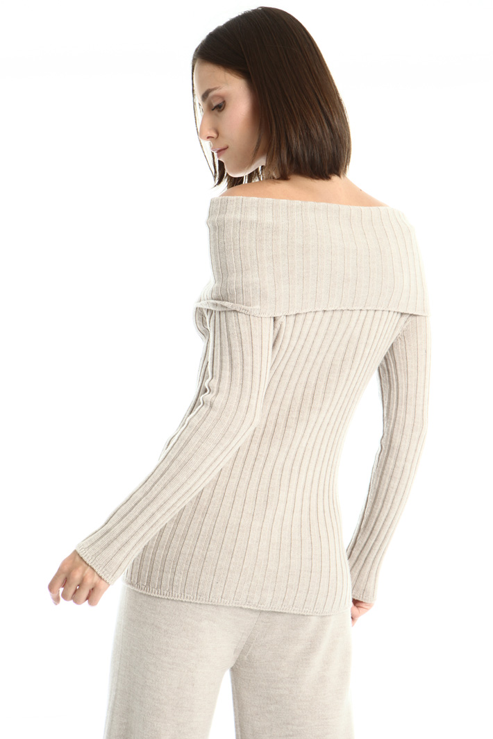 Off-shoulder wool sweater Intrend Off-shoulder wool sweater Intrend