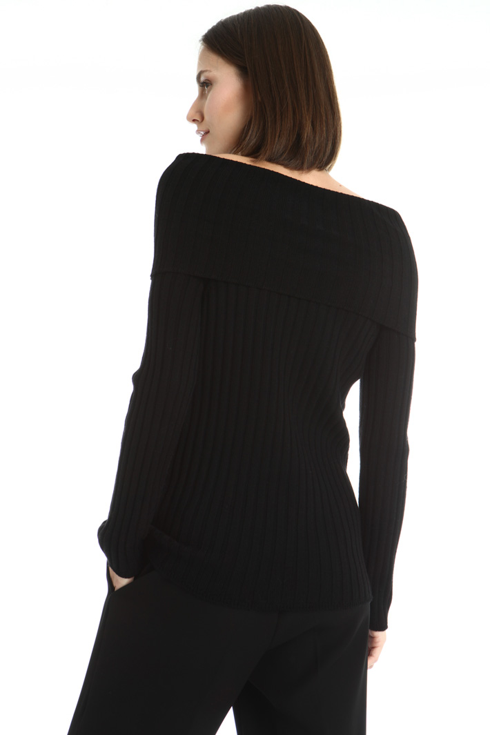 Off-shoulder wool sweater Intrend Off-shoulder wool sweater Intrend