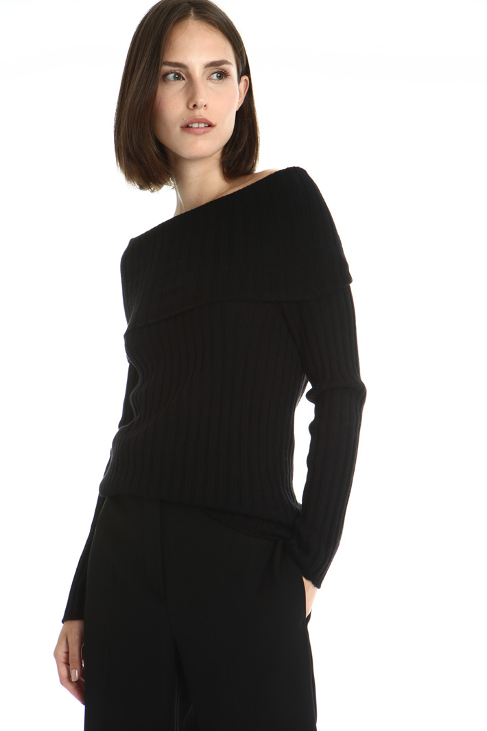 Off-shoulder wool sweater Intrend Off-shoulder wool sweater Intrend
