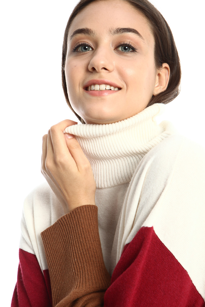 Wool blend high neck sweater Intrend Wool blend high neck sweater Intrend
