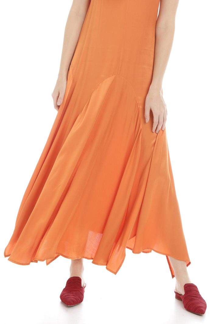 Pleated satin slipper mules
Intrend Pleated satin slipper mules
Intrend