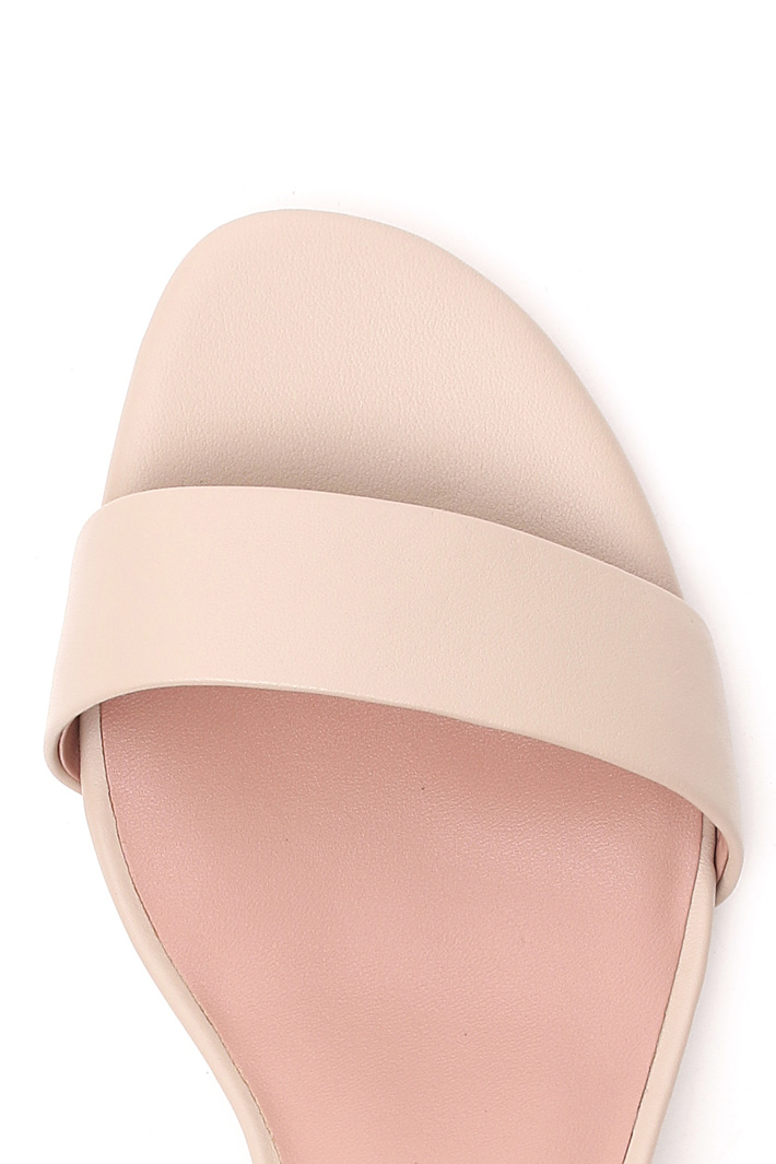 Leather sandals
Intrend Leather sandals
Intrend