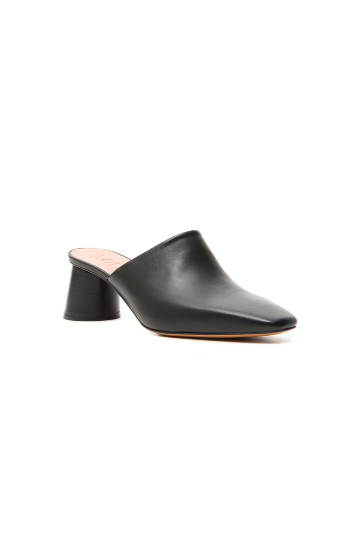 Leather mules
Intrend Leather mules
Intrend