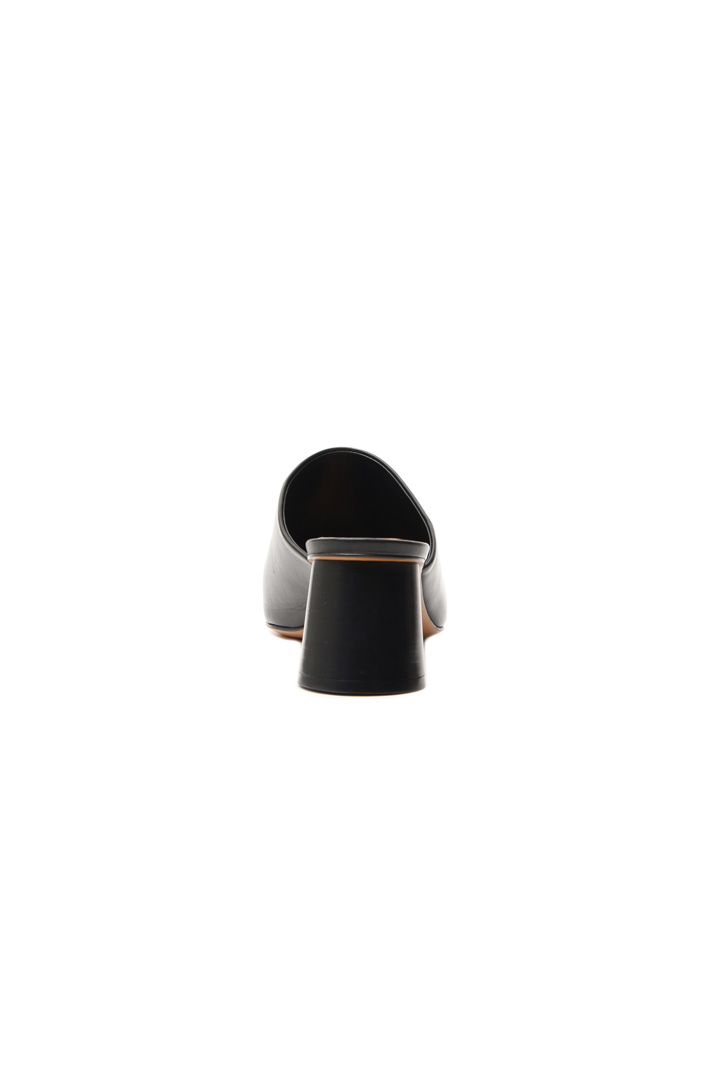Leather mules
Intrend Leather mules
Intrend