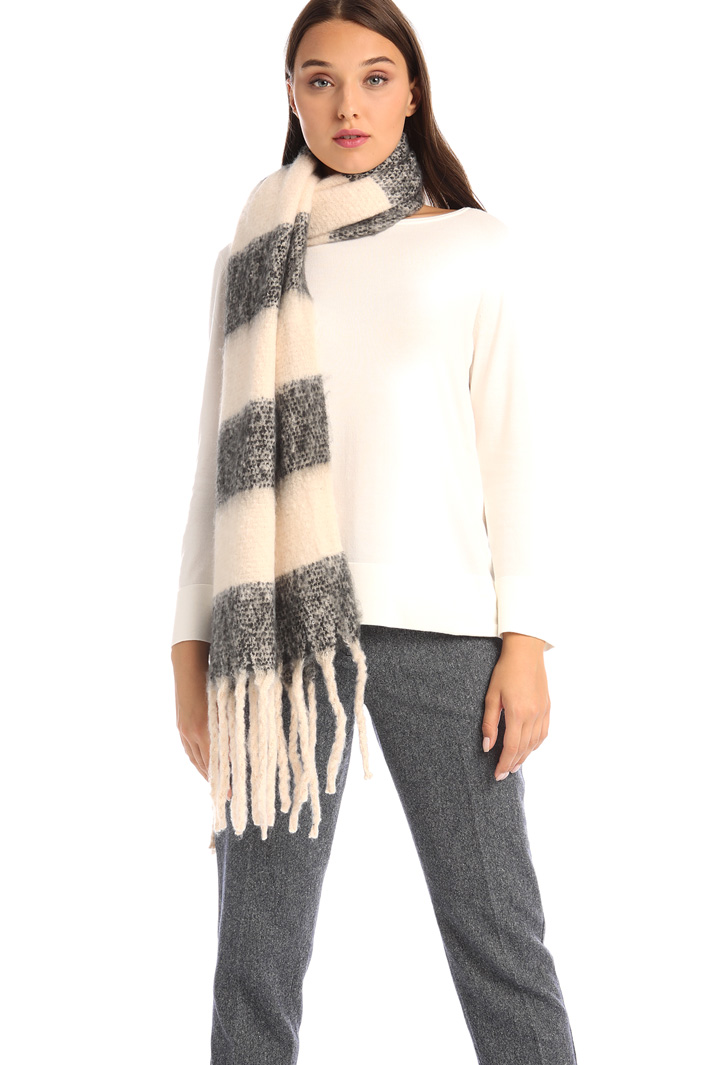 Maxi fringe scarf Intrend Maxi fringe scarf Intrend