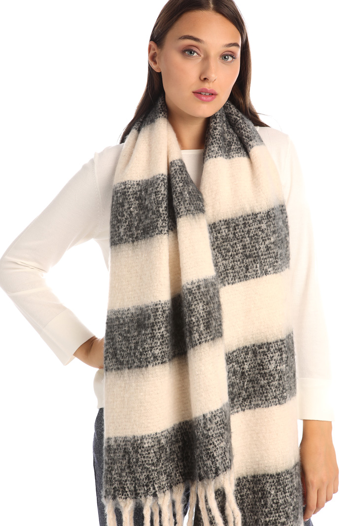Maxi fringe scarf Intrend Maxi fringe scarf Intrend