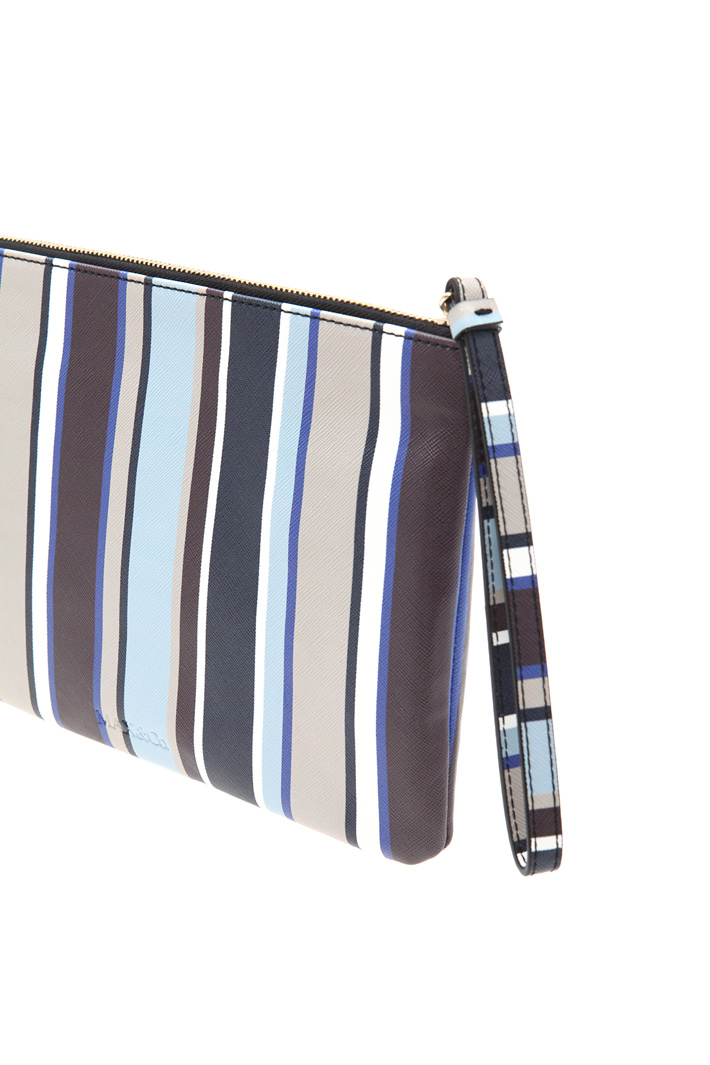 Patterned clutch
Intrend Patterned clutch
Intrend