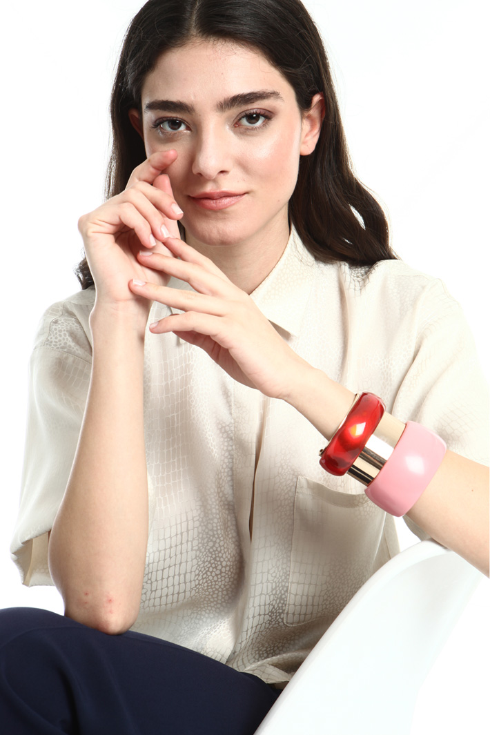 Resin and metal bangles
Intrend Resin and metal bangles
Intrend