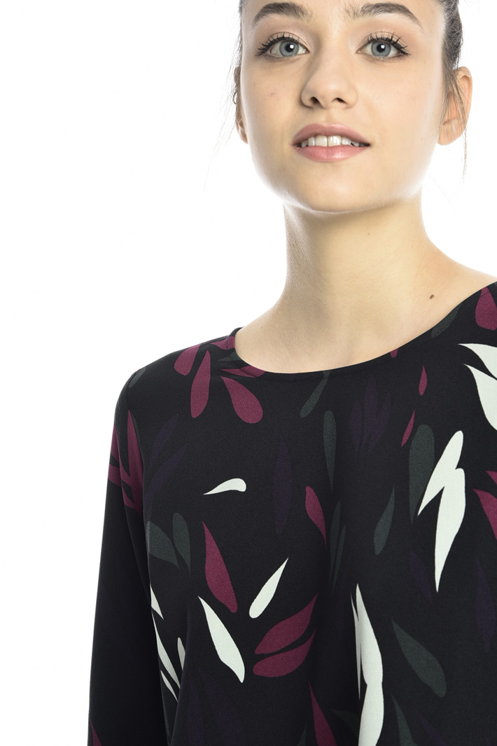 Oversized crepe blouse Intrend Oversized crepe blouse Intrend