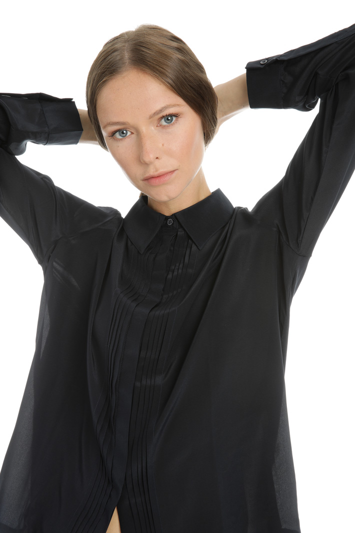 Pleated front silk shirt Intrend Pleated front silk shirt Intrend