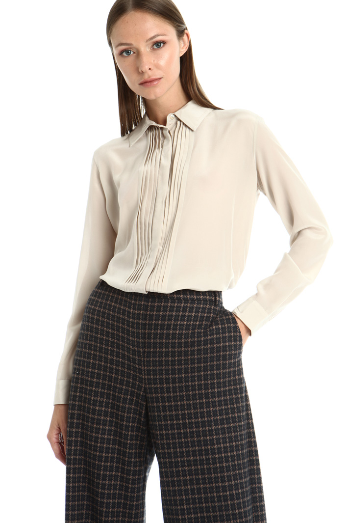 Pleated front silk shirt Intrend Pleated front silk shirt Intrend