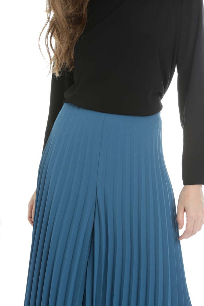 Pleated crepe trousers Intrend Pleated crepe trousers Intrend
