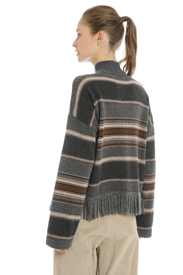 Wool fringed sweater Intrend Wool fringed sweater Intrend
