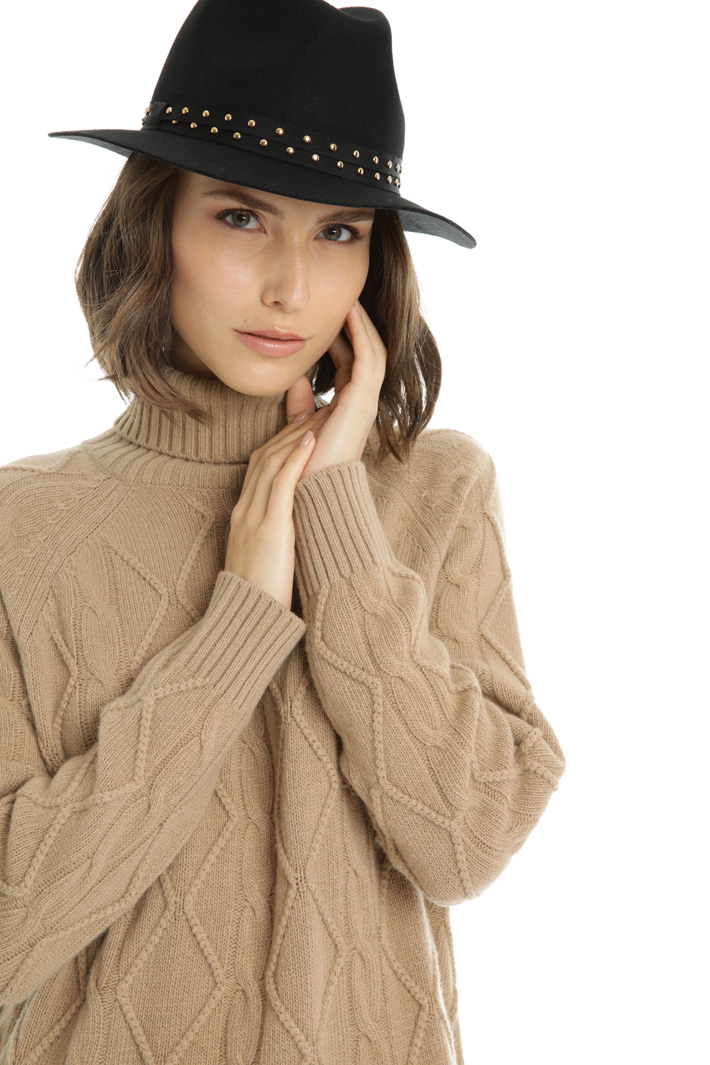 Studded hat Intrend Studded hat Intrend
