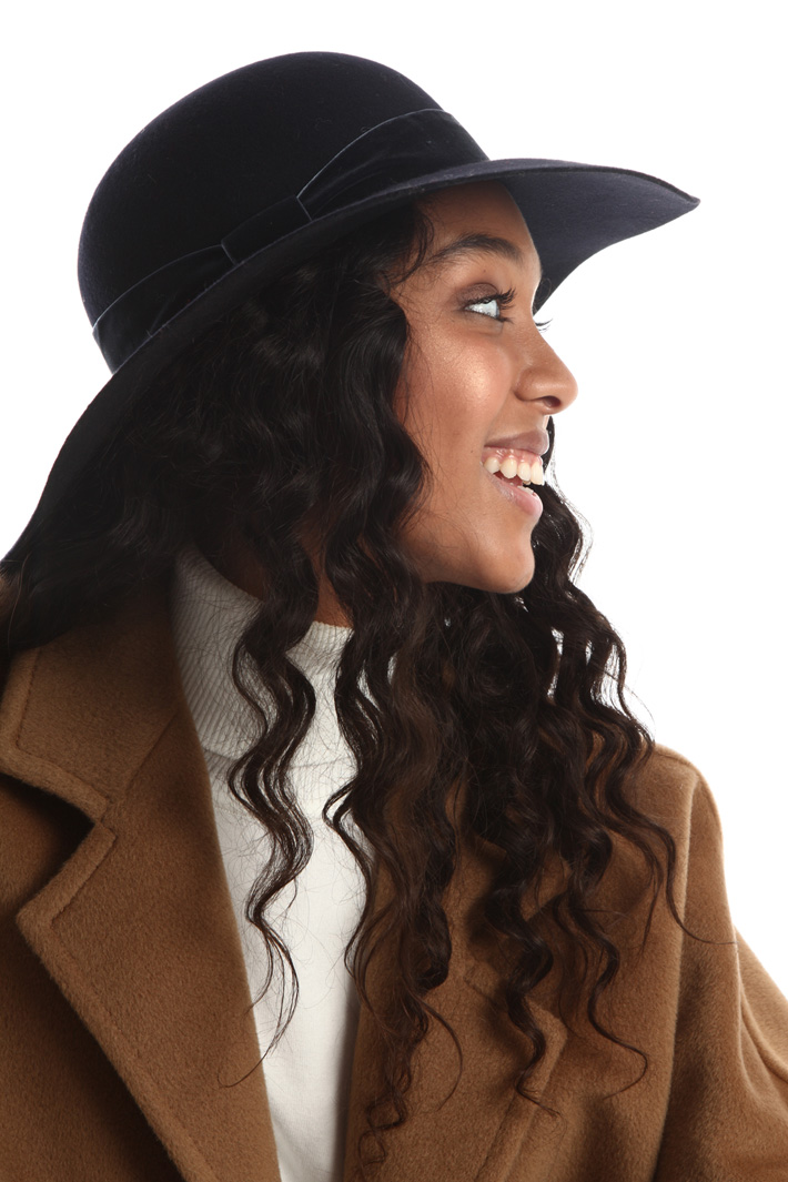 Velvet ribbon hat Intrend Velvet ribbon hat Intrend