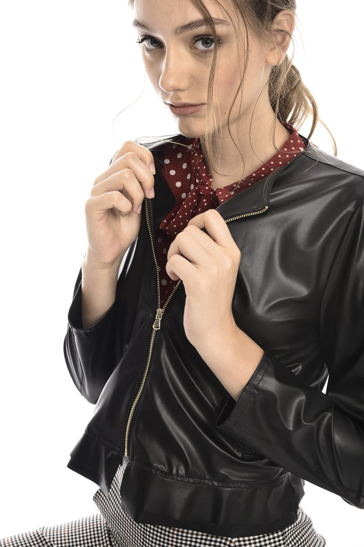 Frilled hem jacket Intrend Frilled hem jacket Intrend
