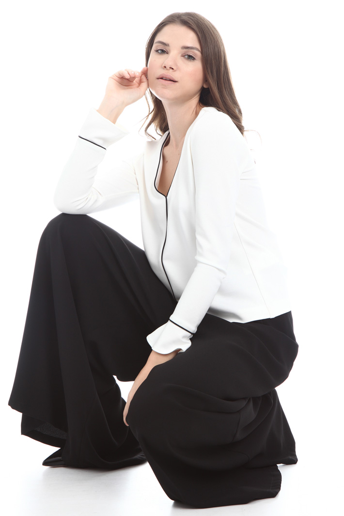 Top with contrasting piping Intrend Top with contrasting piping Intrend