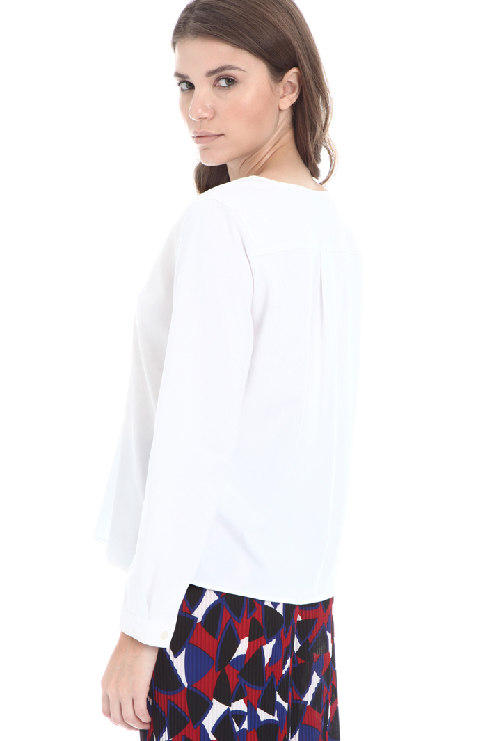V-neck T-shirt Intrend V-neck T-shirt Intrend