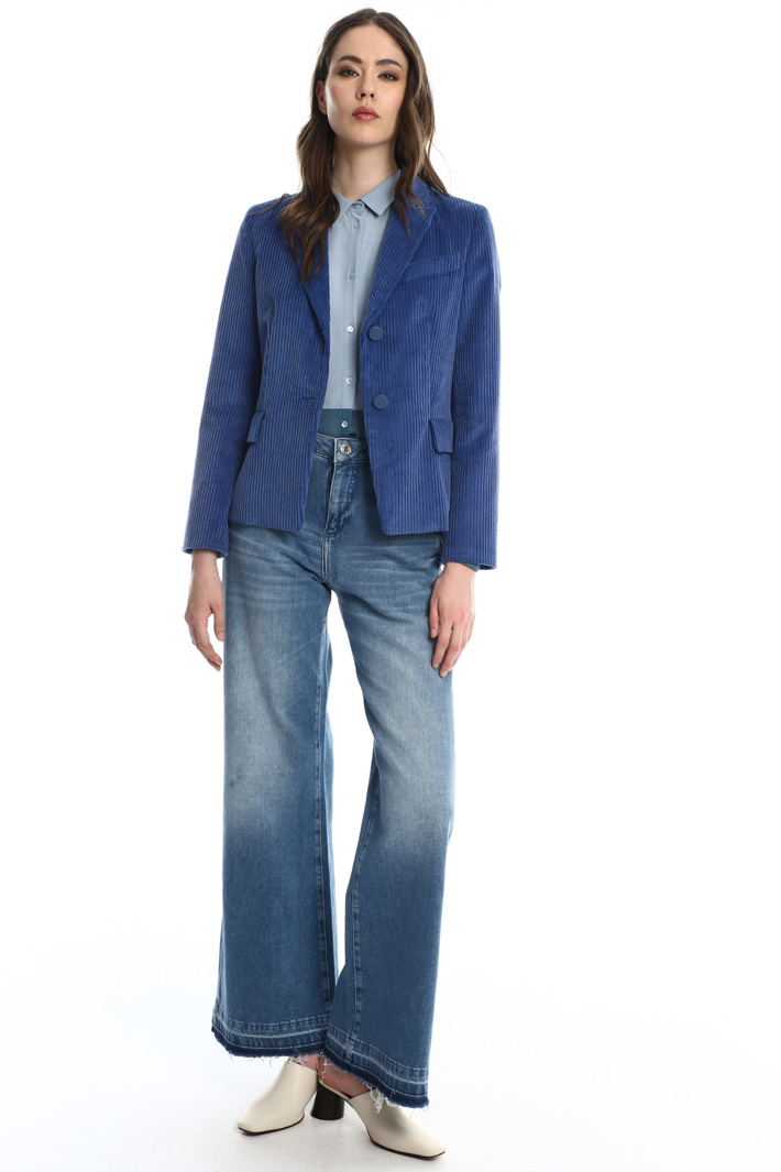 Corduroy blazer
Intrend Corduroy blazer
Intrend