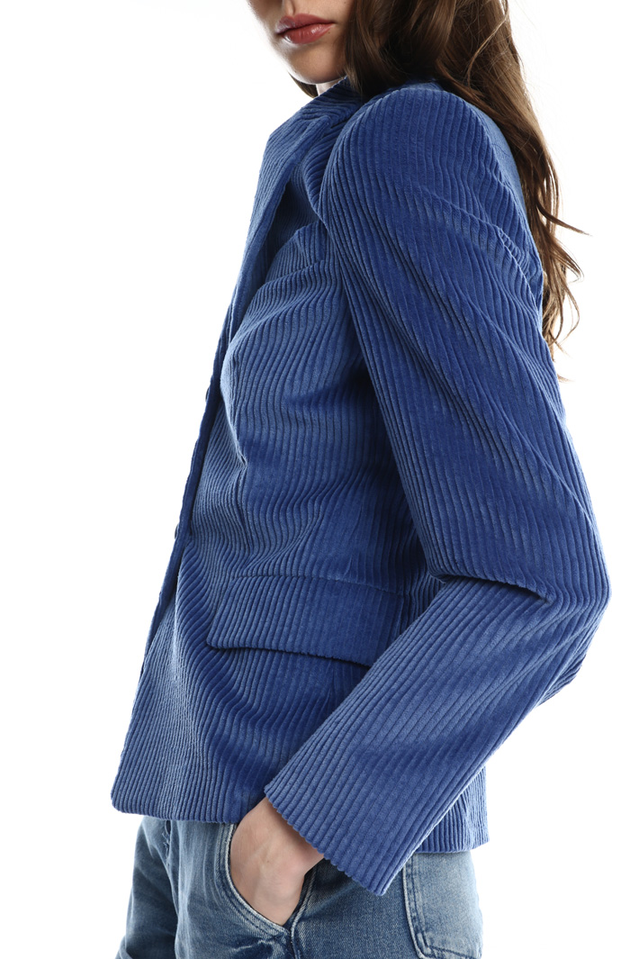 Corduroy blazer
Intrend Corduroy blazer
Intrend