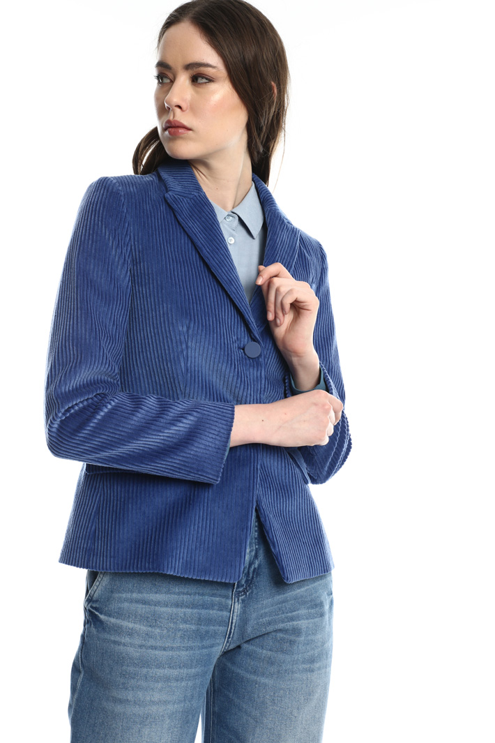 Corduroy blazer
Intrend Corduroy blazer
Intrend