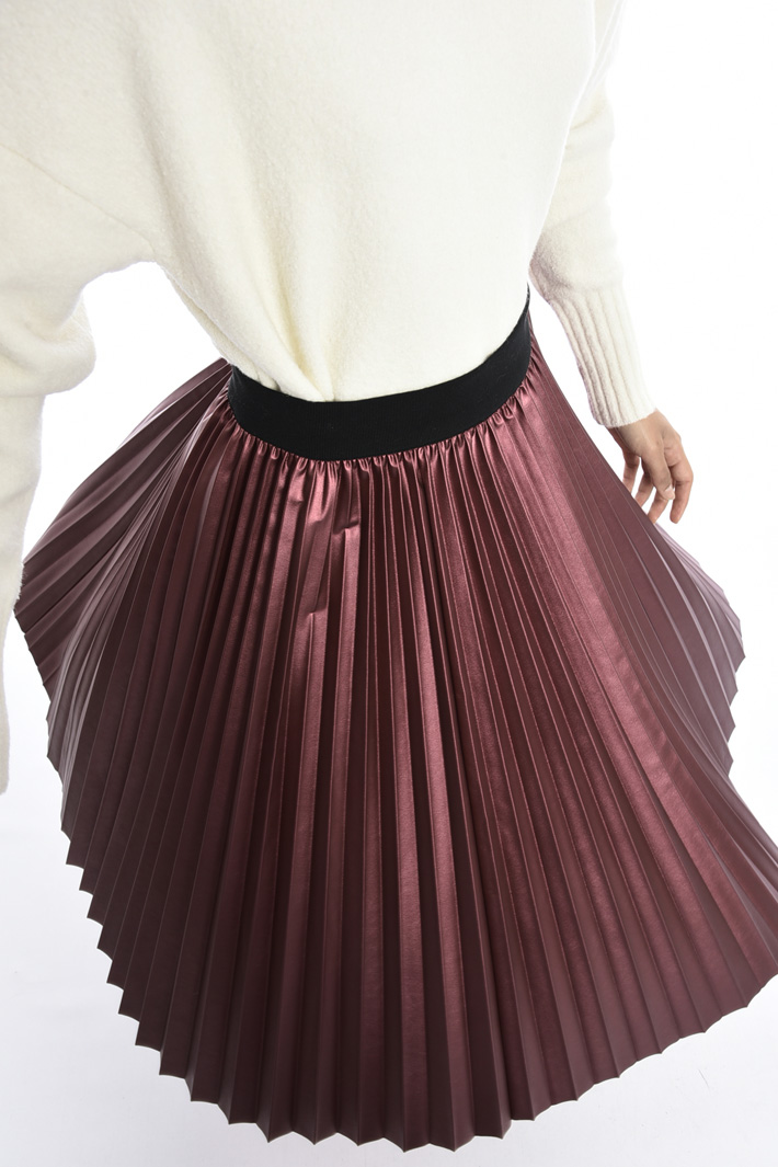 Lamé pleated midi skirt Intrend Lamé pleated midi skirt Intrend