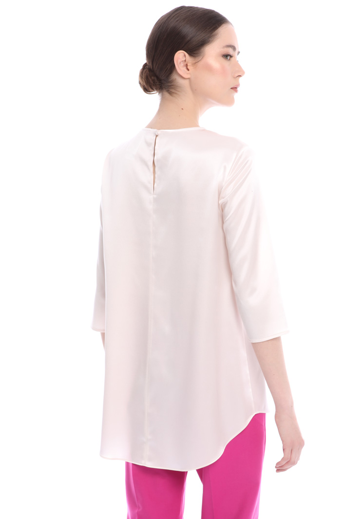 Silk satin blouse
Intrend Silk satin blouse
Intrend