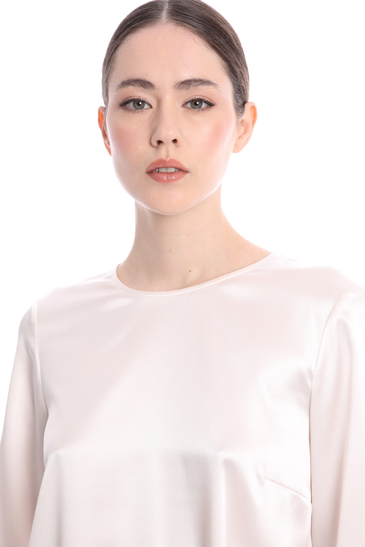 Silk satin blouse
Intrend Silk satin blouse
Intrend