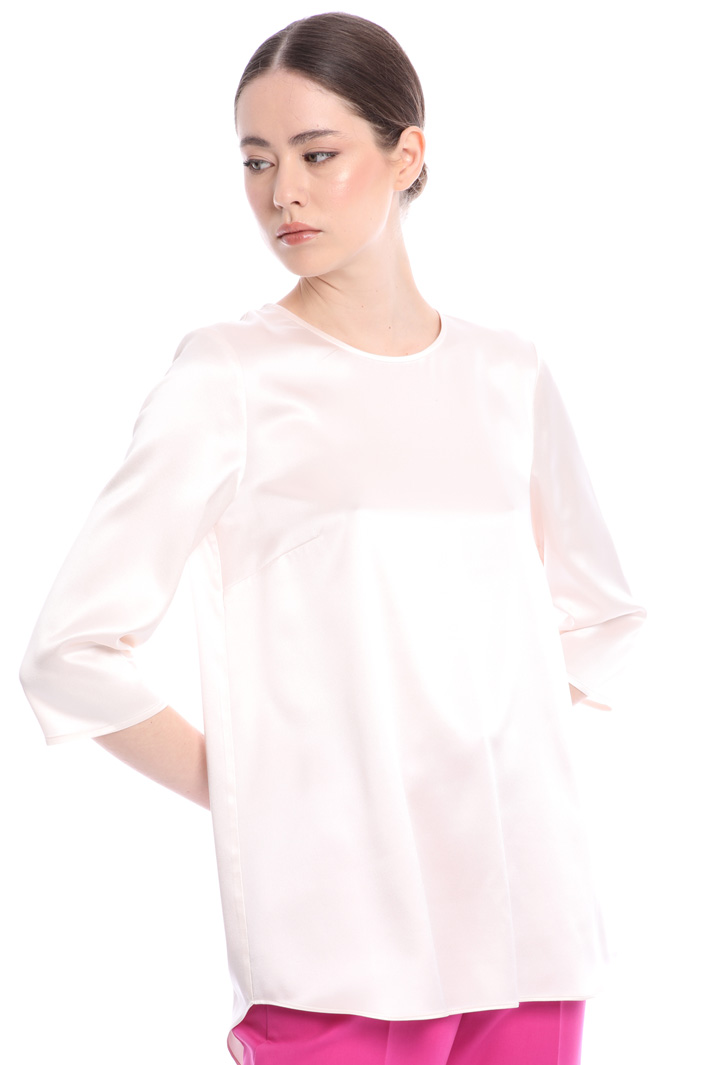 Silk satin blouse
Intrend Silk satin blouse
Intrend