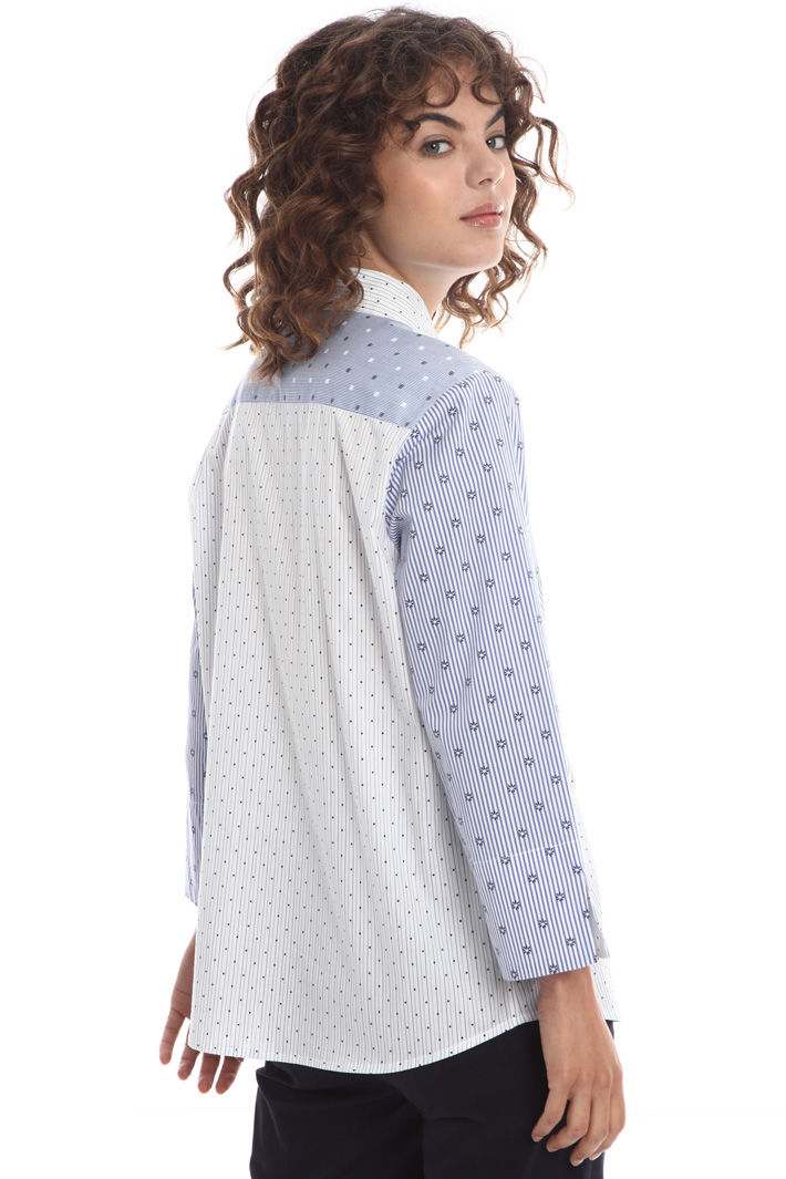 Loose-fit poplin shirt
Intrend Loose-fit poplin shirt
Intrend