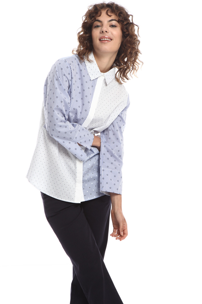 Loose-fit poplin shirt
Intrend Loose-fit poplin shirt
Intrend