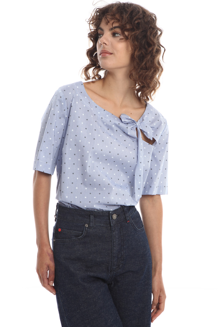 Poplin blouse with bow detail
Intrend Poplin blouse with bow detail
Intrend
