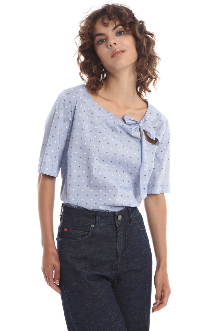 Poplin blouse with bow detail
Intrend Poplin blouse with bow detail
Intrend
