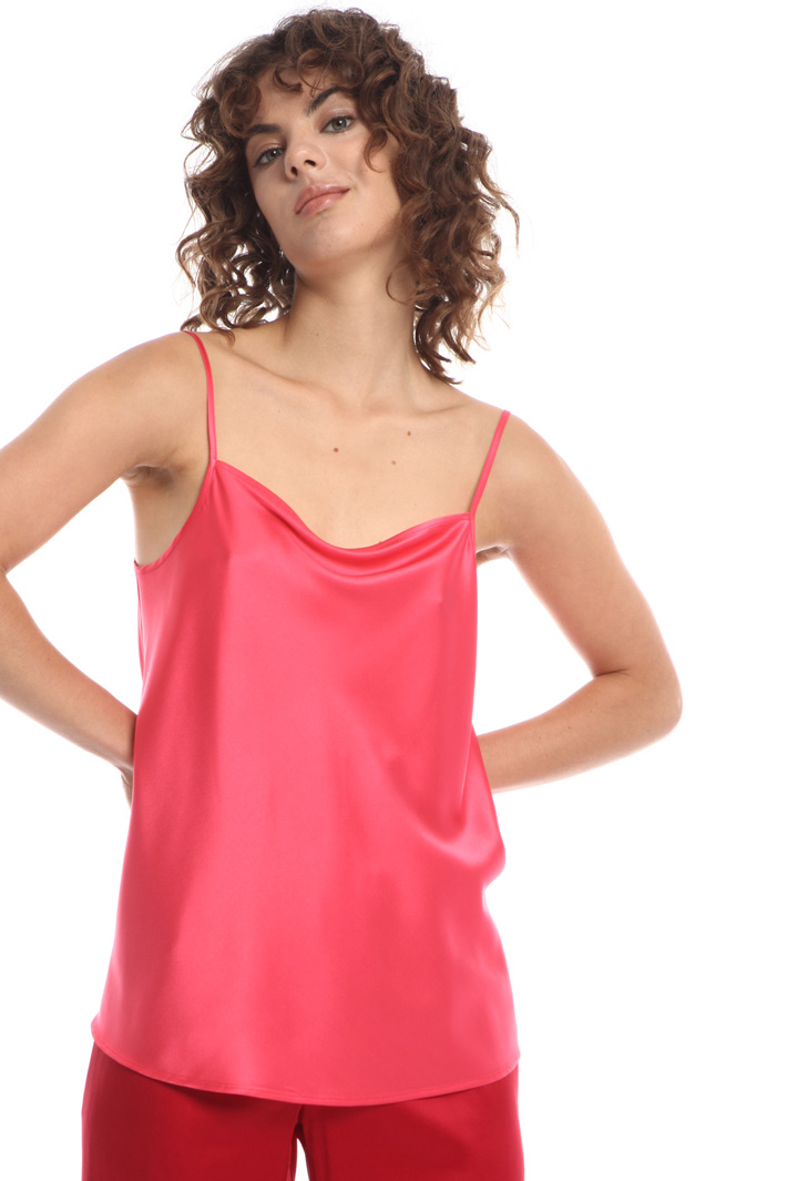 Silk satin top
Intrend Silk satin top
Intrend