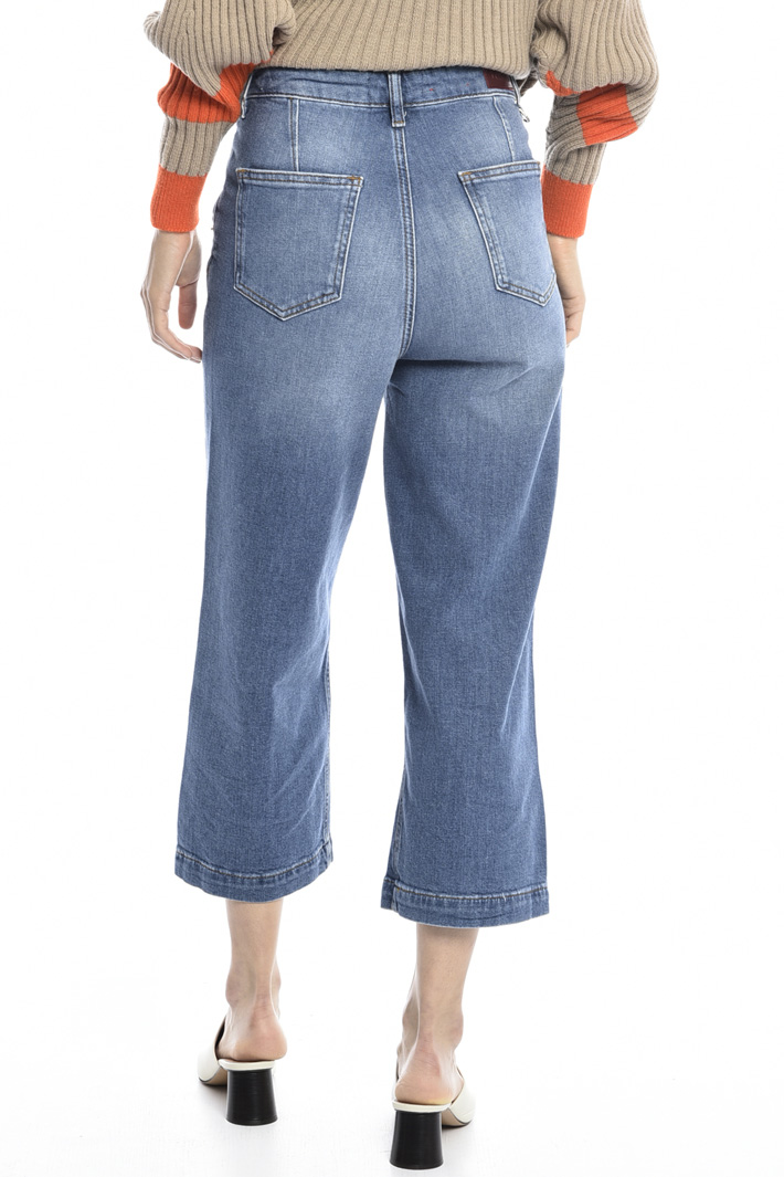 Wide-leg cropped jeans
Intrend Wide-leg cropped jeans
Intrend
