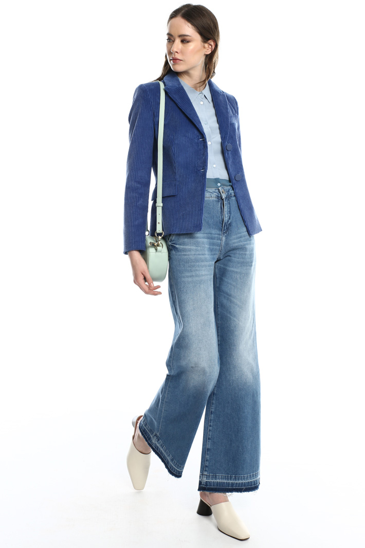 Flared jeans
Intrend Flared jeans
Intrend