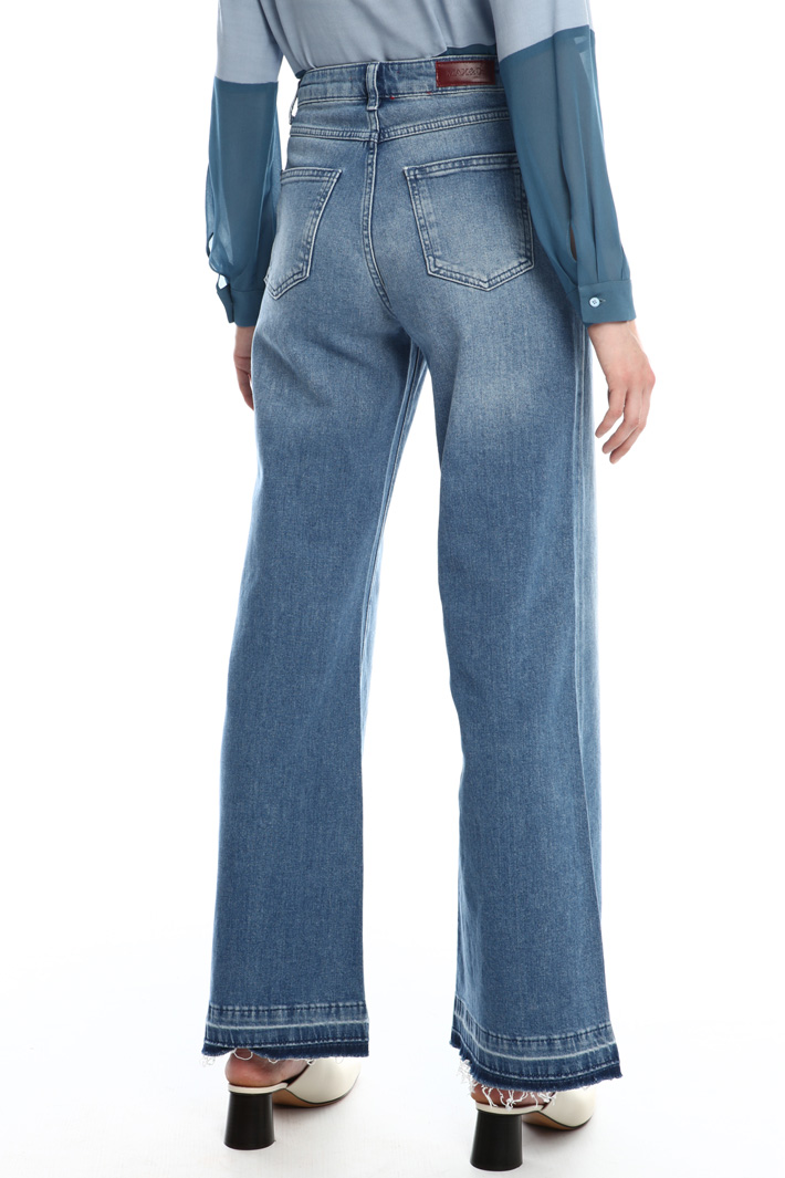 Flared jeans
Intrend Flared jeans
Intrend