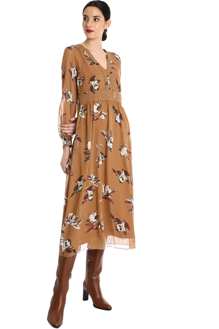 V-neck georgette dress Intrend V-neck georgette dress Intrend