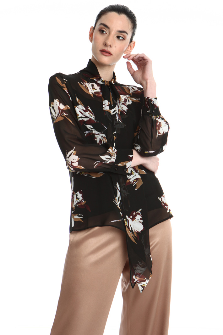 Scarf-neck silk shirt Intrend Scarf-neck silk shirt Intrend