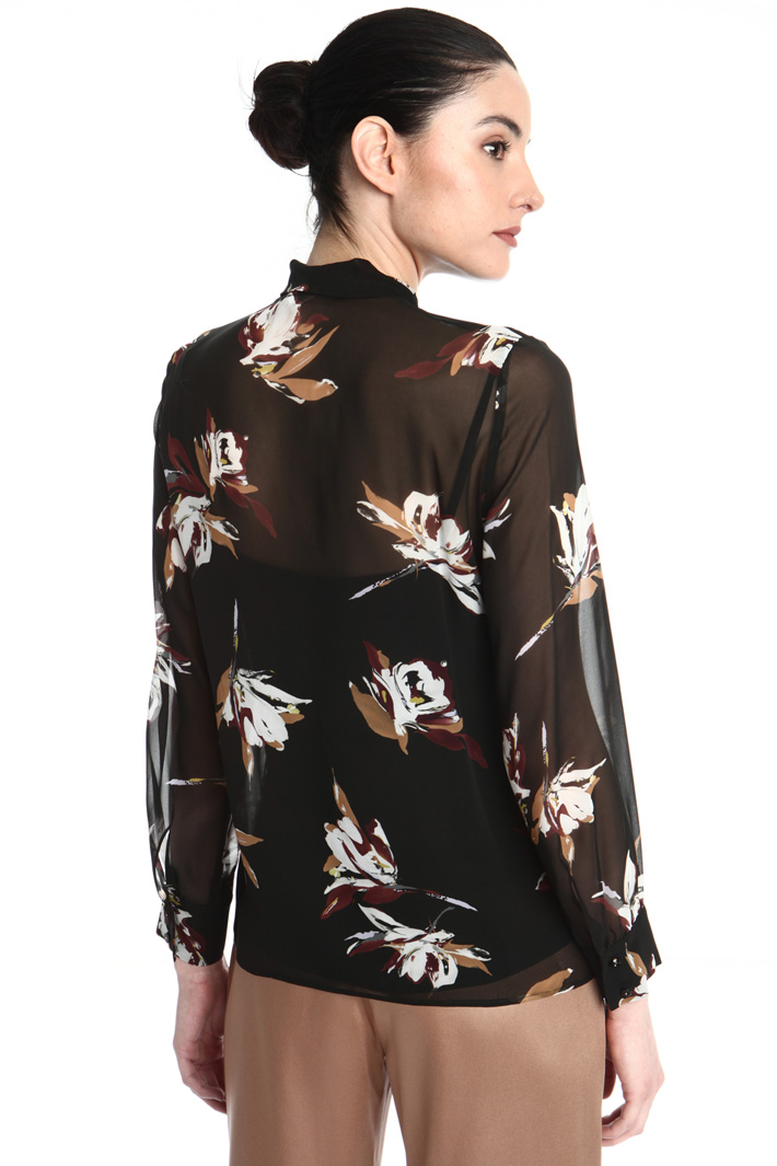 Scarf-neck silk shirt Intrend Scarf-neck silk shirt Intrend