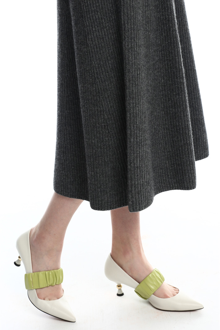 Knit A-line skirt
Intrend Knit A-line skirt
Intrend