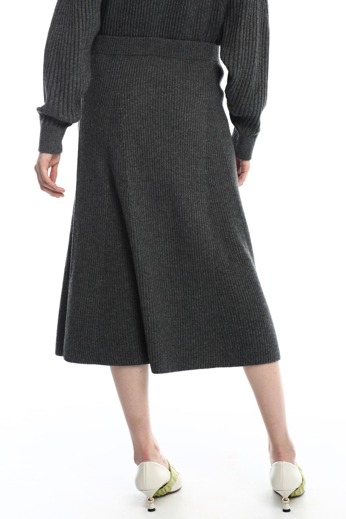 Knit A-line skirt
Intrend Knit A-line skirt
Intrend