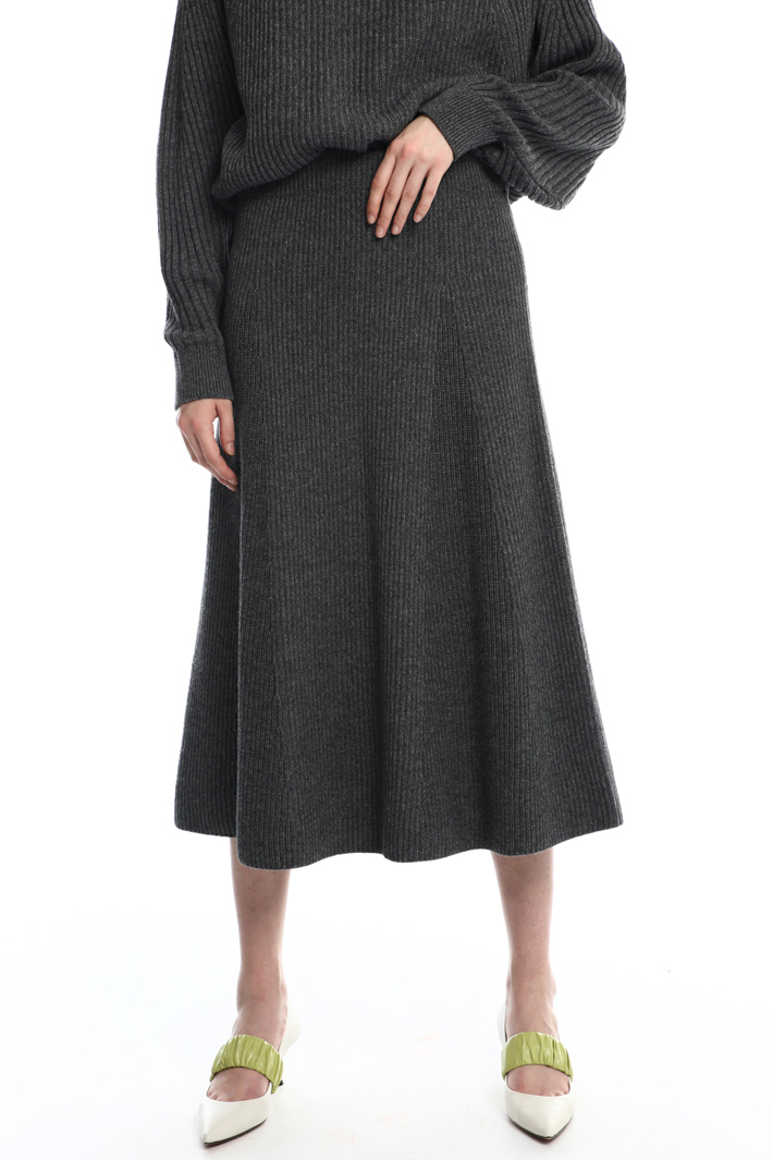 Knit A-line skirt
Intrend Knit A-line skirt
Intrend