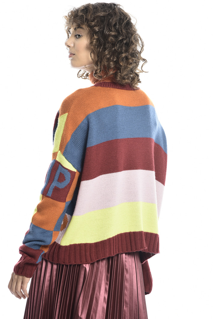 Jumper with colored lettering Intrend Jumper with colored lettering Intrend
