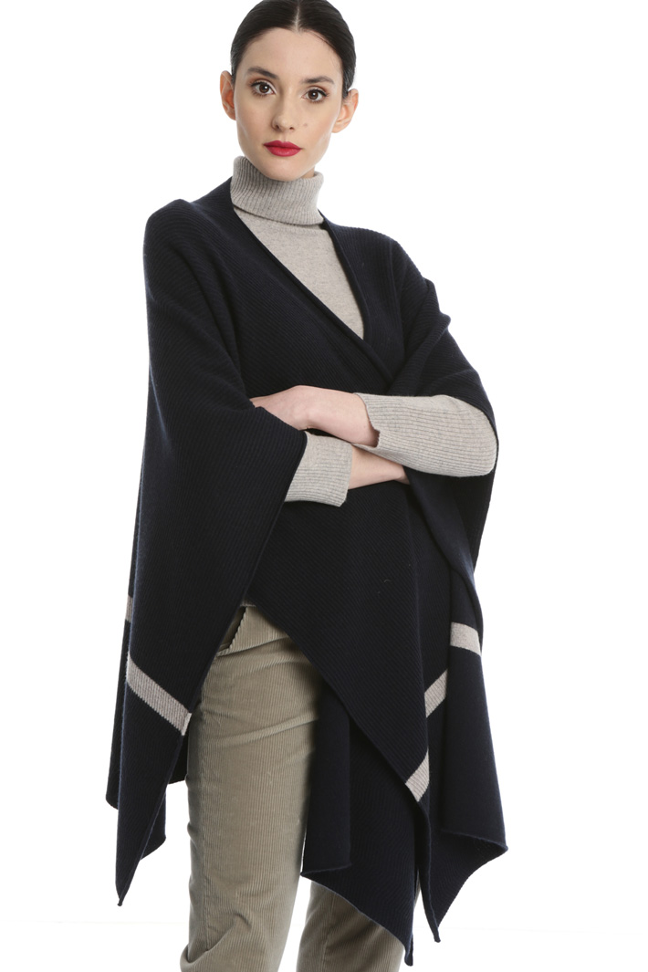 Cashmere and wool cape Intrend Cashmere and wool cape Intrend