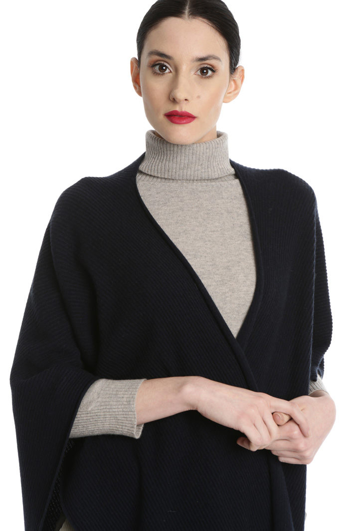 Cashmere and wool cape Intrend Cashmere and wool cape Intrend
