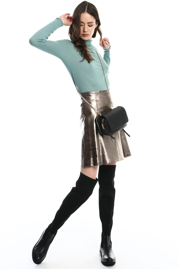 Mini-skirt in laminated nappa
Intrend Mini-skirt in laminated nappa
Intrend