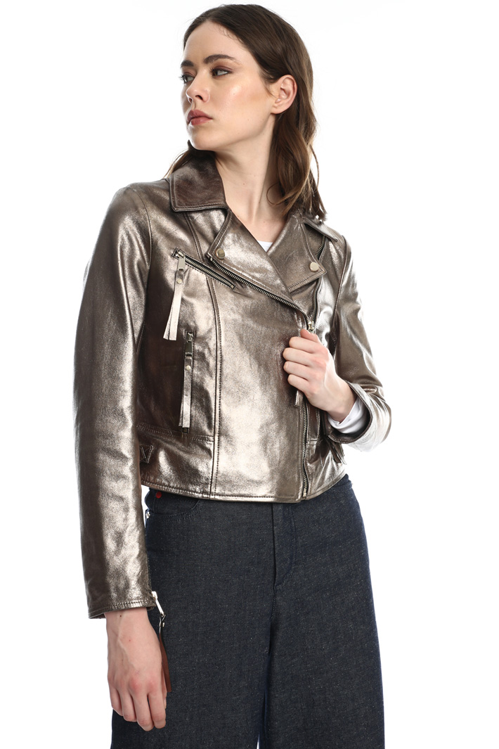 Laminated nappa biker jacket
Intrend Laminated nappa biker jacket
Intrend