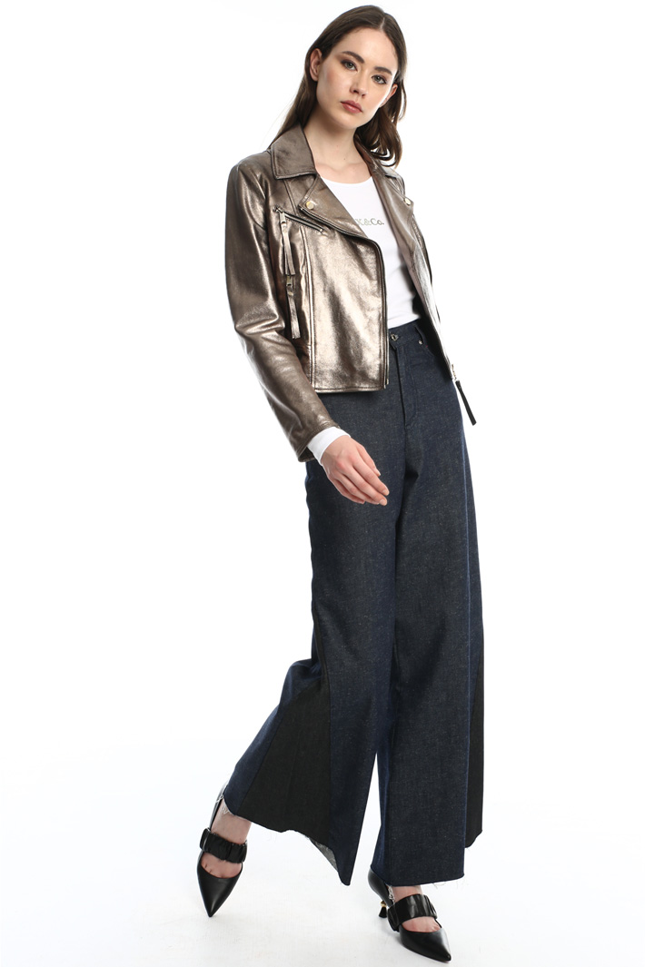 Laminated nappa biker jacket
Intrend Laminated nappa biker jacket
Intrend